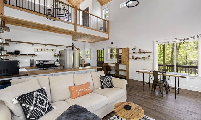 Ellijay Cabin | Peace, Love and Wine - Walk to Engelheim Vineyards Winery!