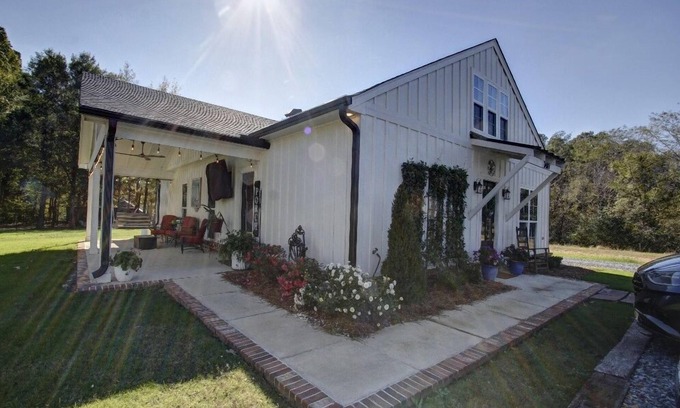 Hernando House | Peace of Heaven on a Hill
