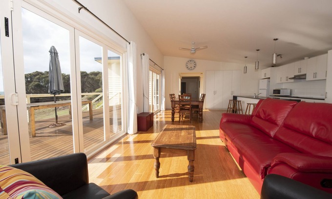 Penneshaw House | Peace, serenity & sea views - dolphins, wallabies & coastal walks
