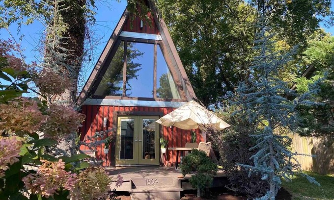 Shelby Hills House | Peace Teepee - Walk to Shelby Park & local shops!