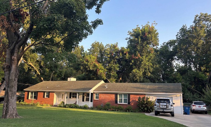 Tulsa House | Peaceful 1 Acre Property Close to Everything!