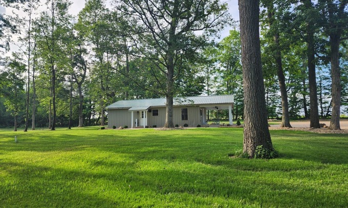 Mount Vernon Cottage | Peaceful 1-bedroom cottage with WiFi, AC in the country