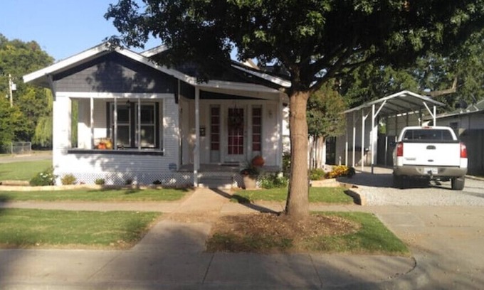 El Reno House | Peaceful 1930 One Bedroom Bungalow