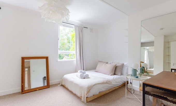Finsbury Park Apartment | Peaceful 1BD Flat, Short Walk from Finsbury Park