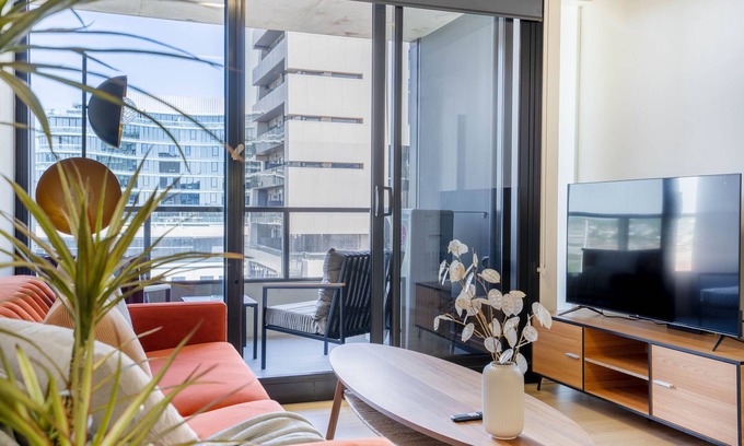 Albert Park Apartment | Peaceful 1BR apt on St Kilda Rd w Free Parking