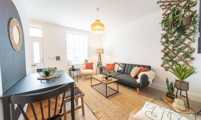 Roundhay House | Peaceful - 2 Bed House Near Roundhay Park