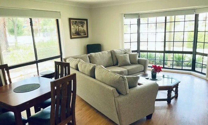 North Wagga Wagga Apartment | Peaceful 2 Bedroom Home