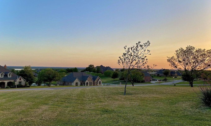 Fort Worth Cottage | Peaceful 2 bedroom cottage w/ picturesque views