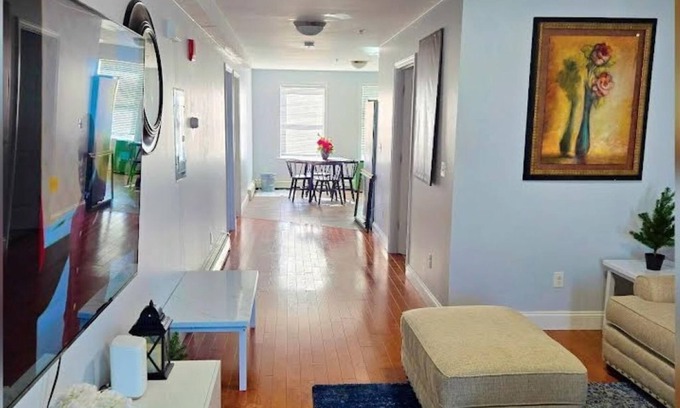 Metropolitan Hill - Beech Street Condo | Peaceful 2-bedroom condo with AC in charming Roslindale