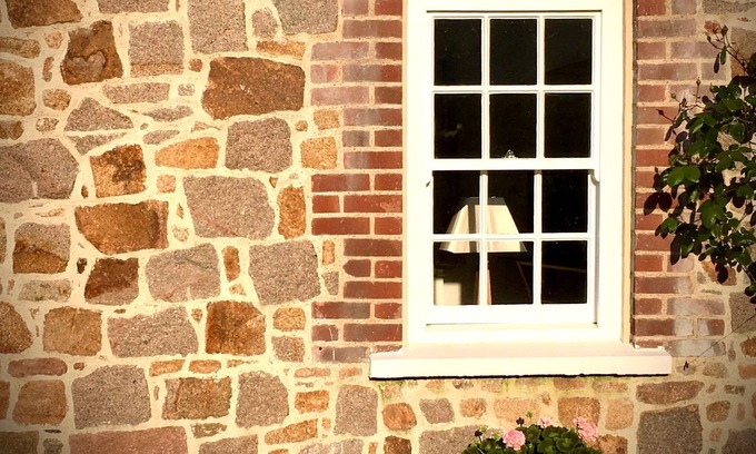 Saint Ouen House | Peaceful 2 bedroom granite country dower house