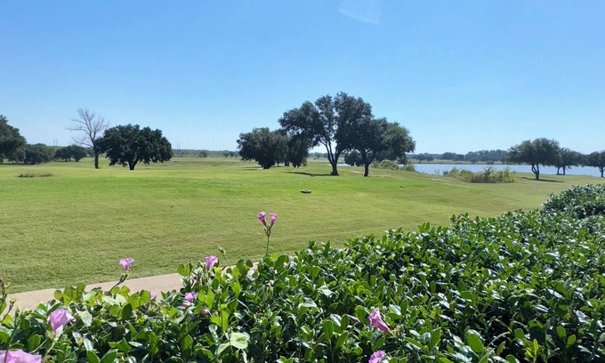 Kemp House | Peaceful 2-bedroom house with golf course view!
