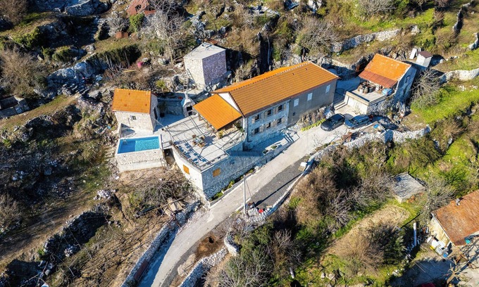 Donje Polje House | Peaceful 2BDR Village Villa with pool near wonderful Cetinje
