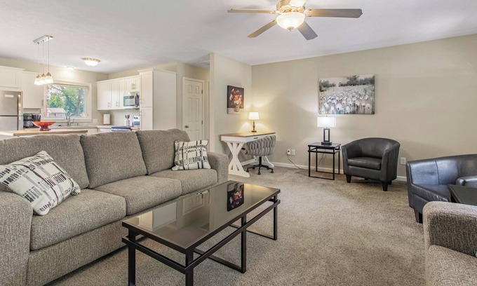 Edgewood House | Peaceful 2br/1ba Home with Golf Course View