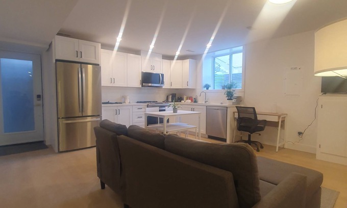 Upper Beaches Apartment | Peaceful 2BR close to transit