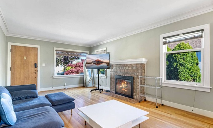 Green Lake House | Peaceful 2BR Upper Unit | Steps from Green Lake