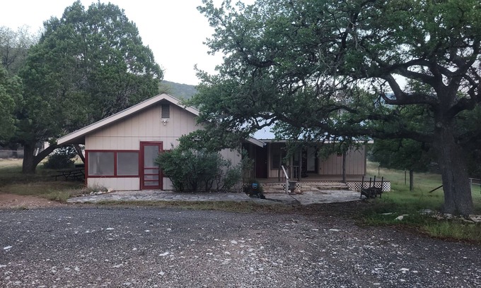 Leakey Cabin | Peaceful 3-bedroom cabin in canyon area north of Leakey