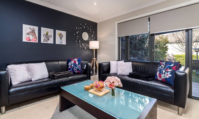 Gungahlin House | Peaceful 3 Bedroom Holiday Stay