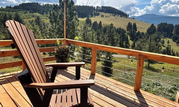 Geyser House | Peaceful Acres – Quiet Western Themed Retreat & Outdoor Fun