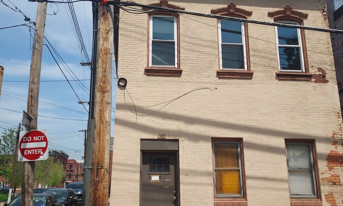 South Side Flats Apartment | Peaceful apartment with AC in Pittsburgh in the historic Southside .