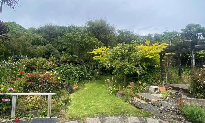 Omaui Apartment | Peaceful beachside studio. Pet friendly