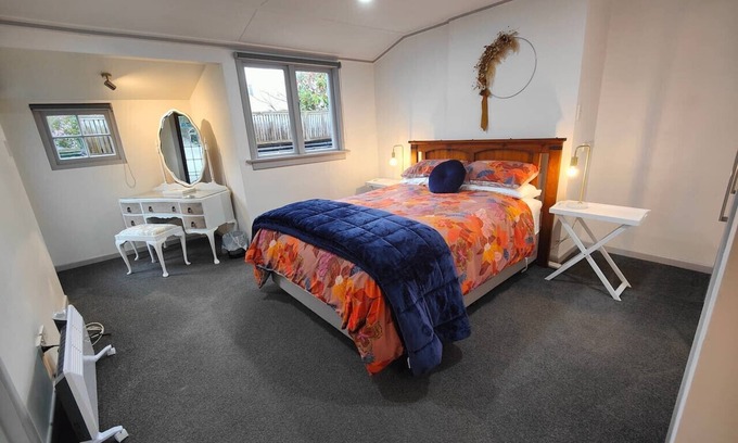 Invercargill House | Peaceful by the Park