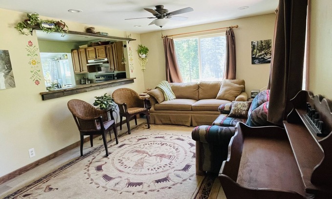 Boundary County Cabin | Peaceful Cabin Escape in Bonners Ferry