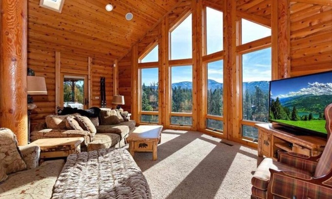 Whispering Forest House | Peaceful Cabin Home with Breathtaking View!