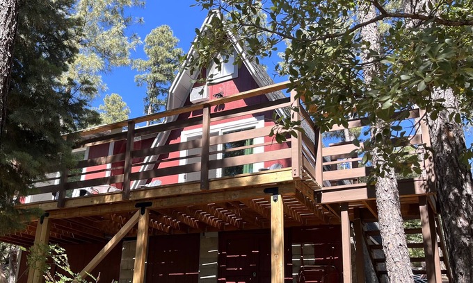 Prescott Cabin | Peaceful cabin in the woods, just 9 miles to whiskey Row