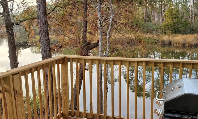 Elberta House | Peaceful Cabin on the Water fishing boat 3br 2 ba fishing from the back porch