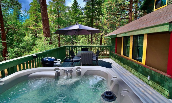 Idyllwild Cabin | Peaceful Cabin: Vintage Stove, Hot Tub, Walk To Town!