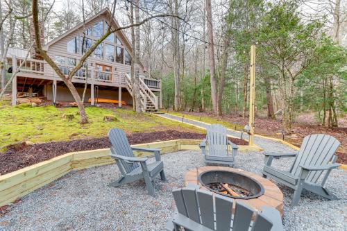 Epworth House | Peaceful Cabin with Hot Tub 11 Mi to Blue Ridge!
