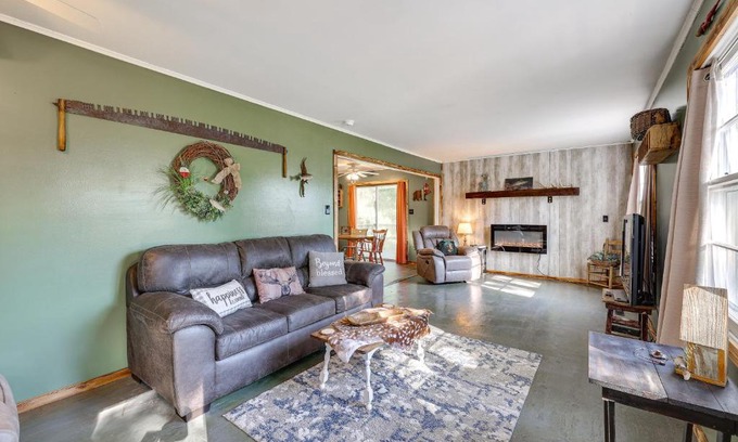 Cassville House | Peaceful Cassville Vacation Rental - Hike and Fish!