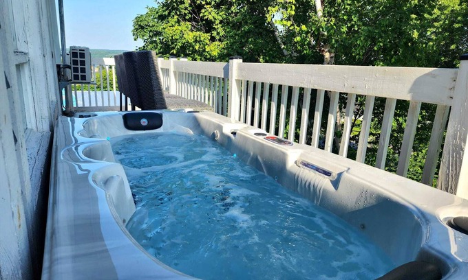 Quartier 5-4 Apartment | Peaceful CityView Hot Tub| 2 Parking | EV Charger