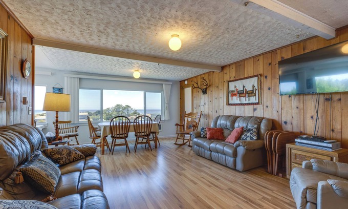 Cloverdale House | Peaceful Cloverdale Home - Walk to Winema Beach