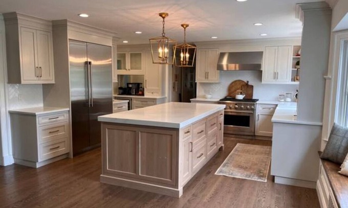 Greenwich House | Peaceful Colonial on Private Road in Greenwich, CT