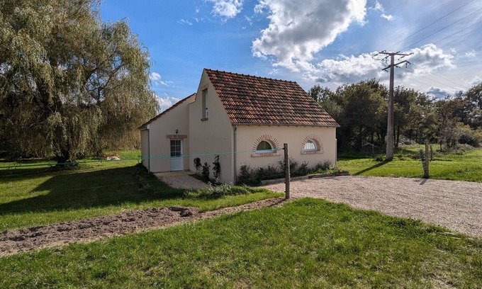 Ligny-le-Ribault Cottage | Peaceful cottage in Sologne with garden and private parking