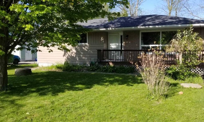 Alcona House | Peaceful Cottage Close To Innisfil Beach