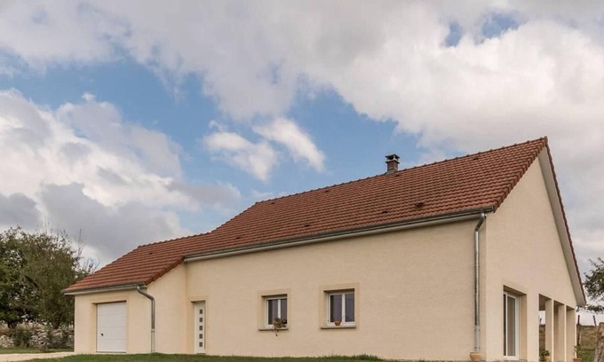 Moimay Cottage | Peaceful cottage in Marast, 3 bedrooms, pets allowed