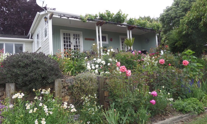 Enfield Cottage | Peaceful cottage in private garden setting.