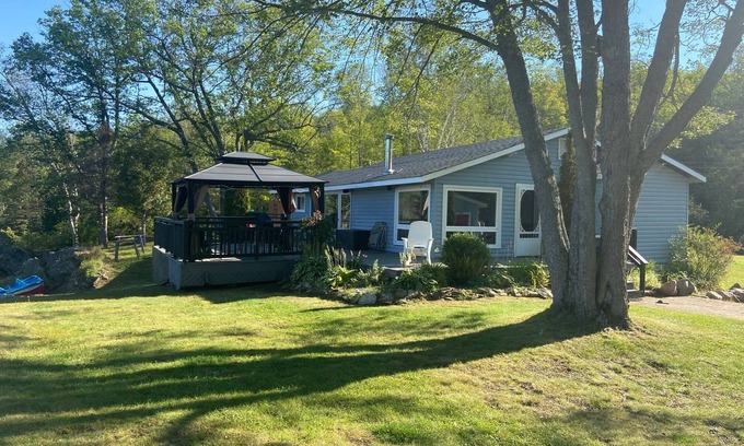 Havelock-Belmont-Methuen Cottage | Peaceful Cottage Next To Crown Land