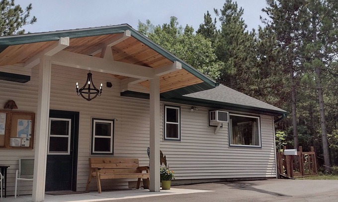 Two Rivers Cottage | Peaceful Cottage on Lake Michigan