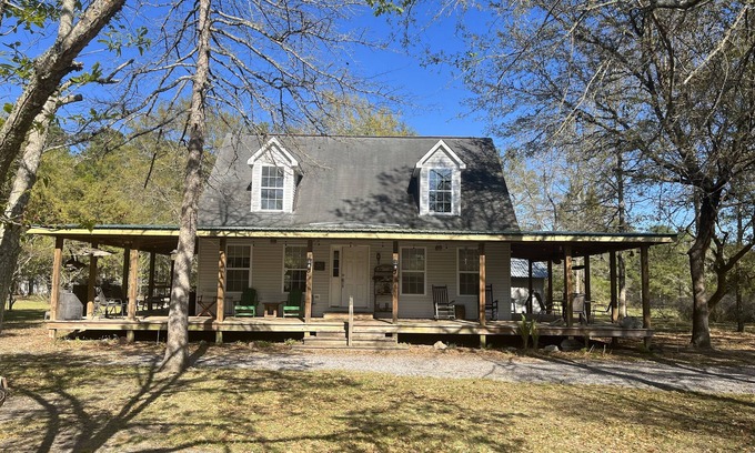 Bethera House | Peaceful cottage on 12 acre horse farm McClellanville