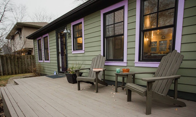 Michigan City Cottage | Peaceful Cottage/Private Parking & Backyard/Strong WiFi/Walk to Sheridan Beach!