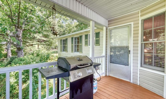 Suches Cottage | Peaceful Cottage w/Hot Tub in Appalachian Mountains - near fishing and trails!
