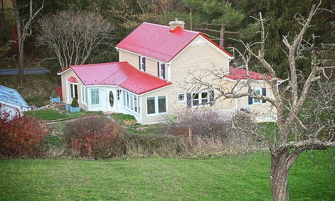 Shanks House | Peaceful country farmhouse.
