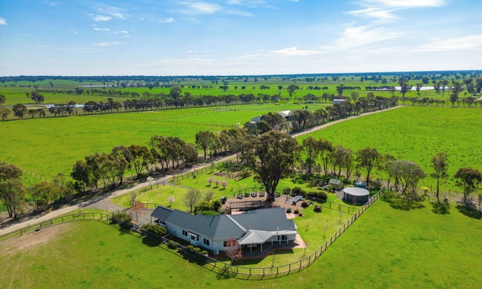 Dhurringile Other | Peaceful Country GetawaynFamily friendly, fishing, rail trails & prospecting