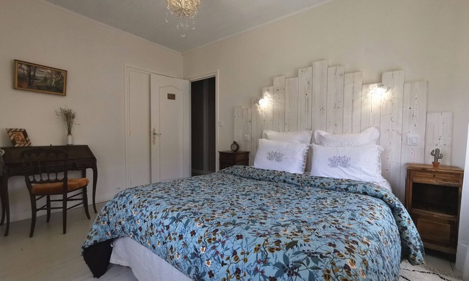 Sembadel Bed & Breakfast | Peaceful country house with terrace and pets allowed