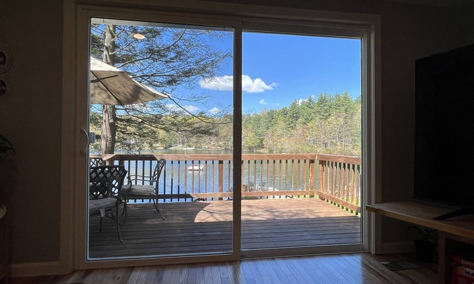 Woodstock House | Peaceful "Country Lake Oasis" with private beach directly on site!n