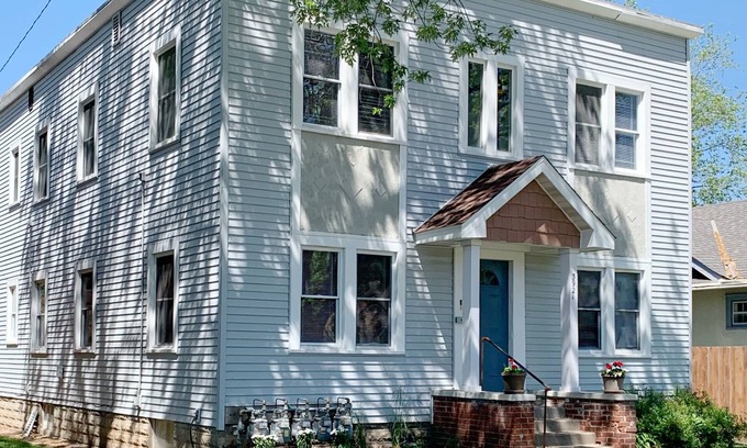 Victory Apartment | Peaceful Cozy 2bd Apartment in Convenient Location for Monthly+ Stays