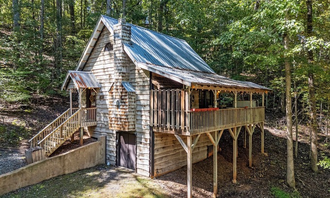 Dahlonega Cabin | Peaceful Creekside Cabin in Dahlonega, GA *NEW HOT TUB!*